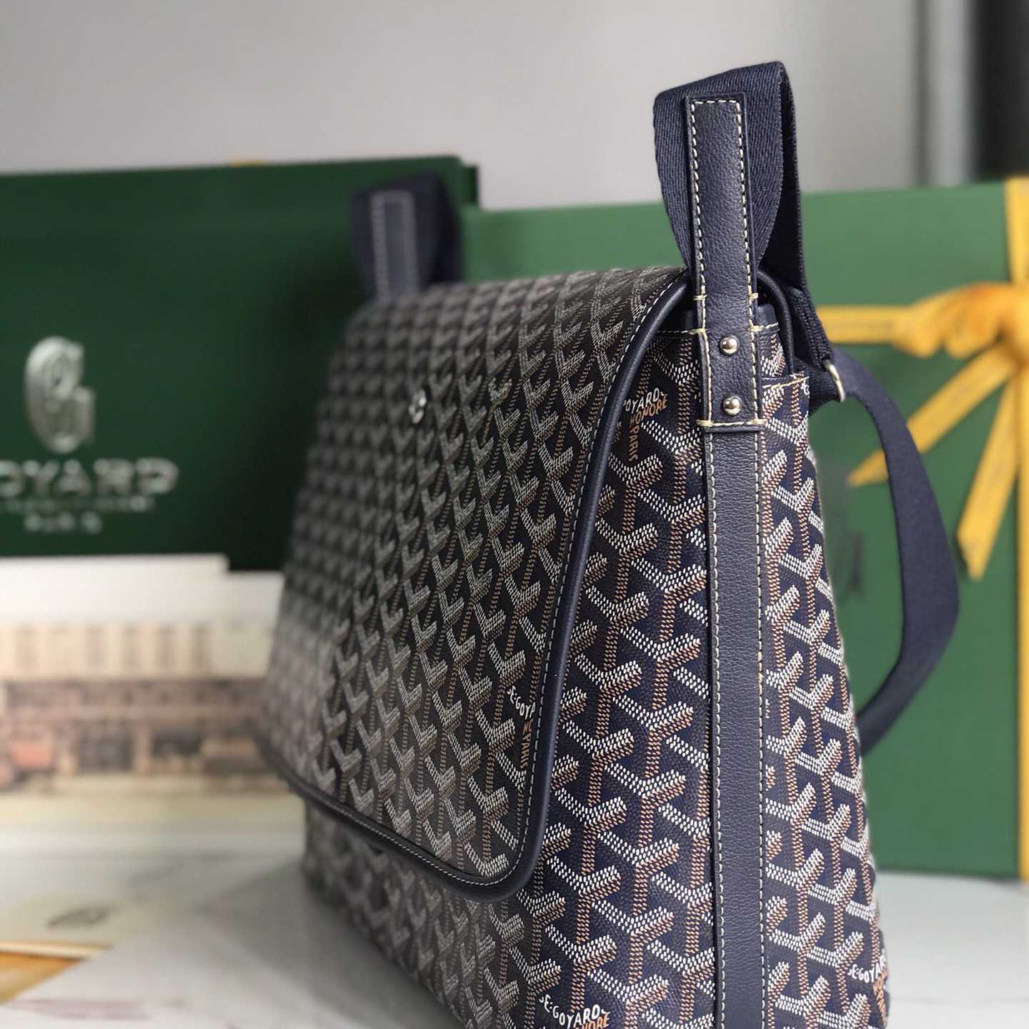 Goyard Messenger Bag - FashionPlug