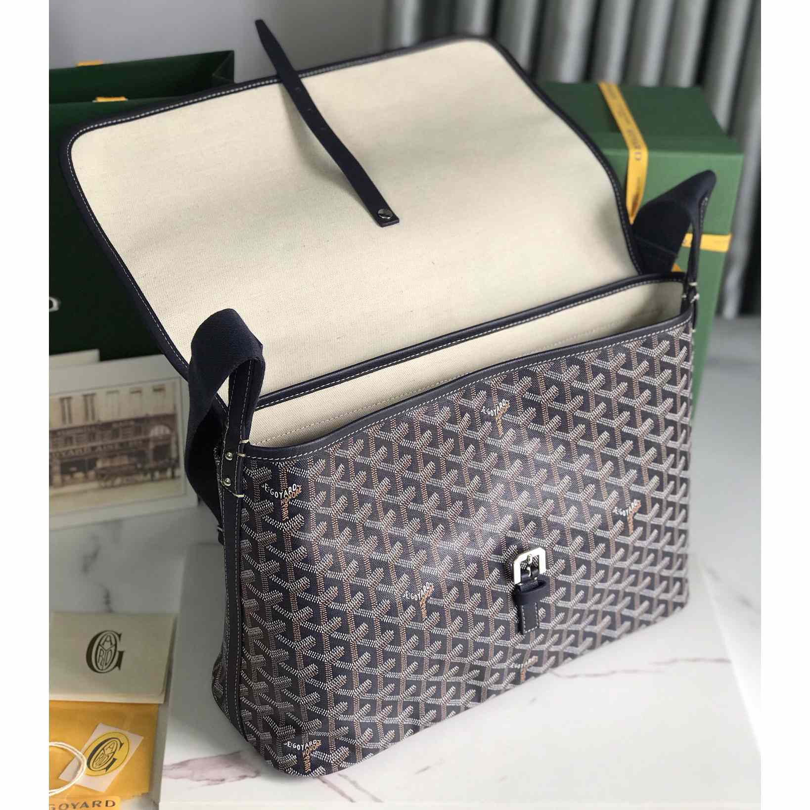 Goyard Messenger Bag - FashionPlug