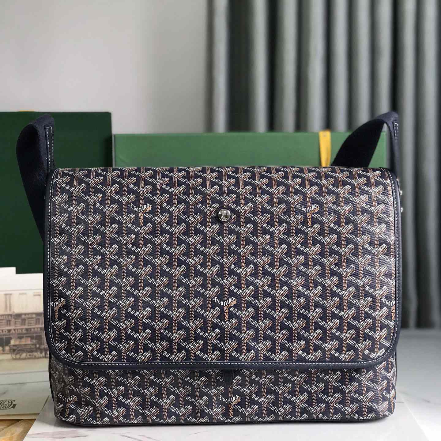 Goyard Messenger Bag - FashionPlug