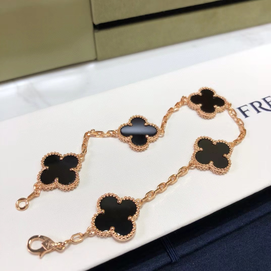 Van Cleef & Arpels Bracelet - FashionPlug