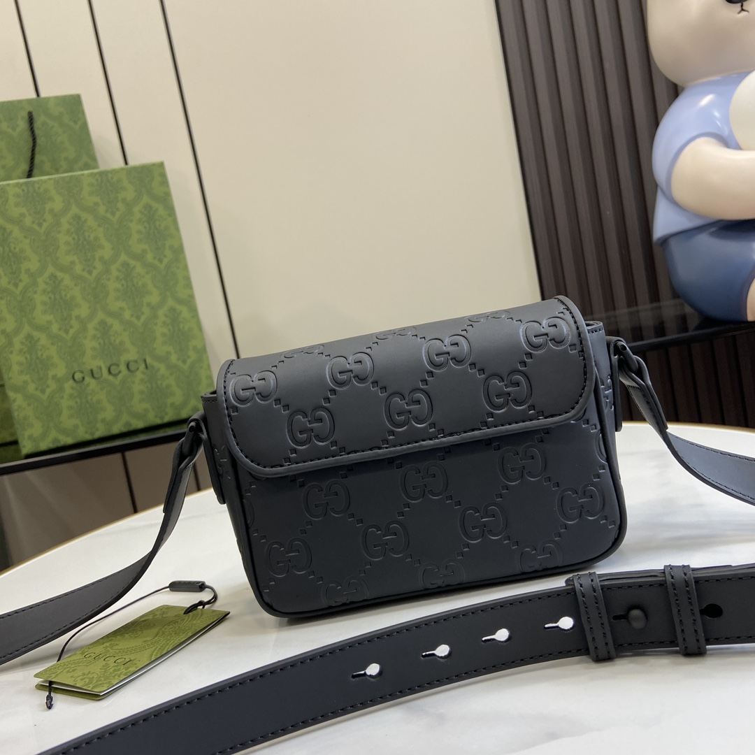 Gucci GG Rubber-effect Super Mini Bag - FashionPlug