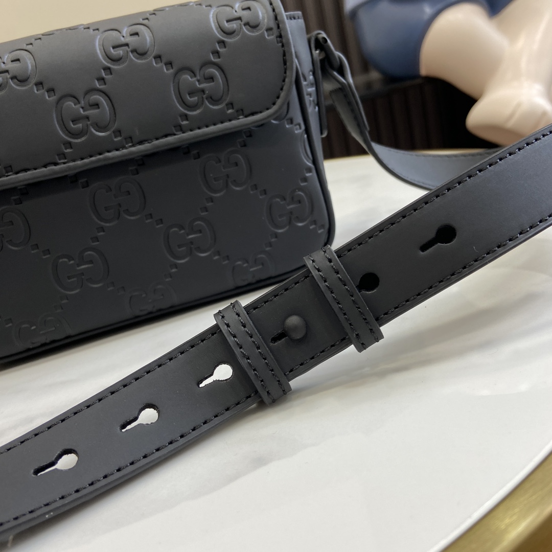 Gucci GG Rubber-effect Super Mini Bag - FashionPlug