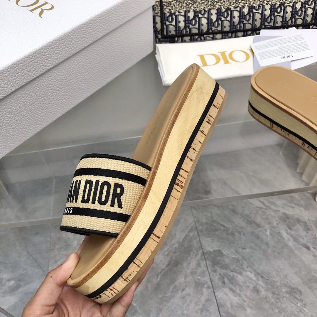 Dior Dioriviera Dway Platform Slide - FashionPlug