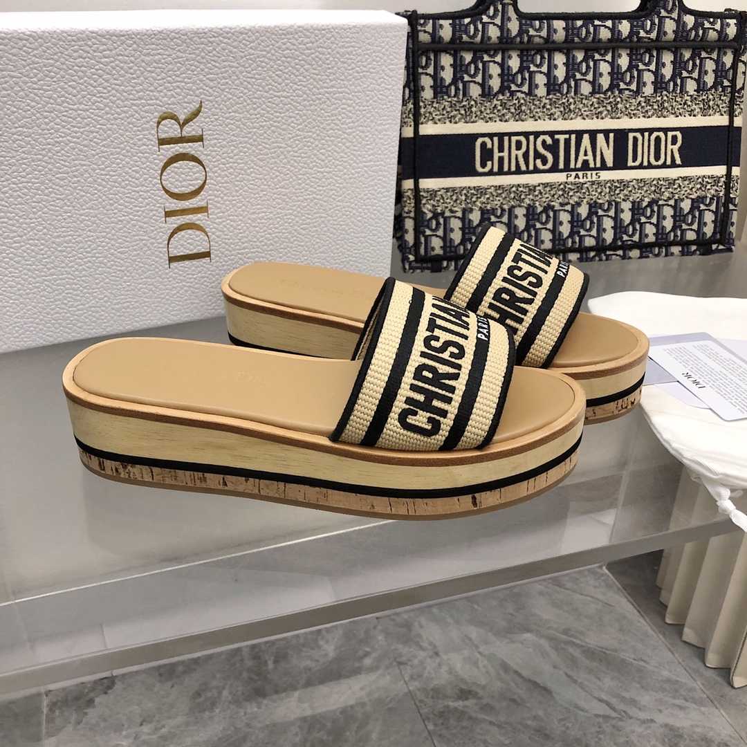Dior Dioriviera Dway Platform Slide - FashionPlug