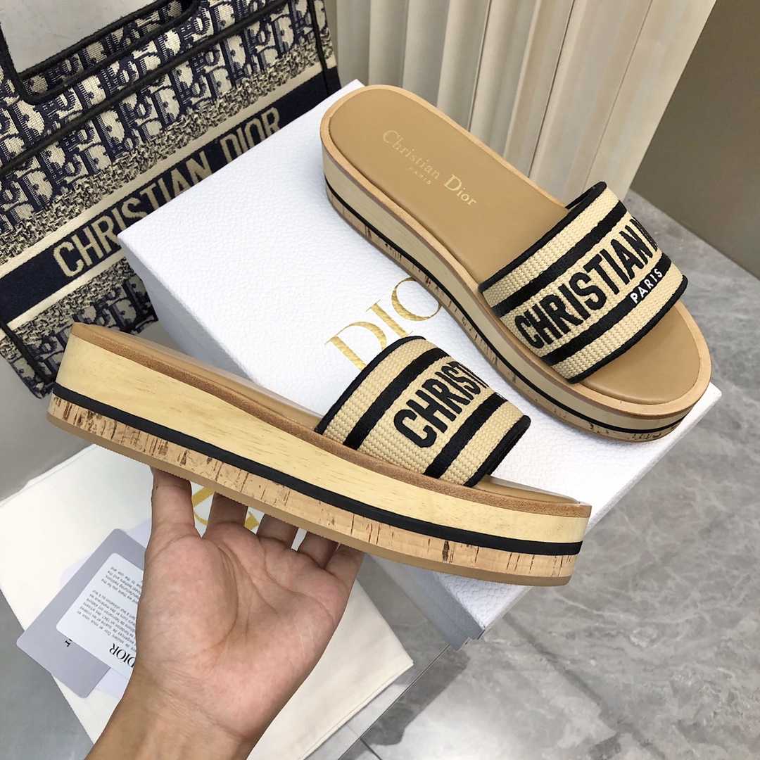 Dior Dioriviera Dway Platform Slide - FashionPlug