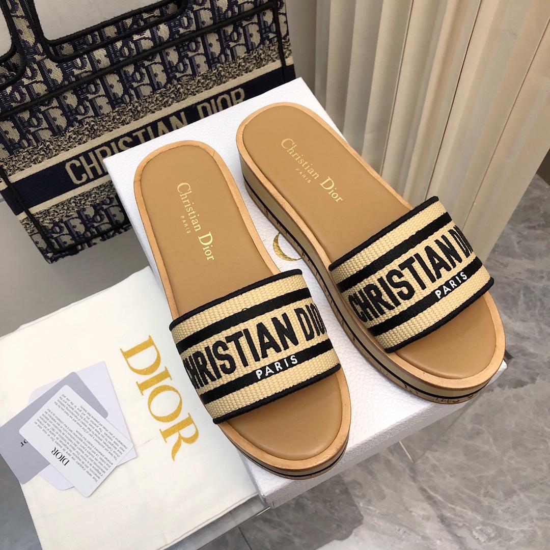 Dior Dioriviera Dway Platform Slide - FashionPlug