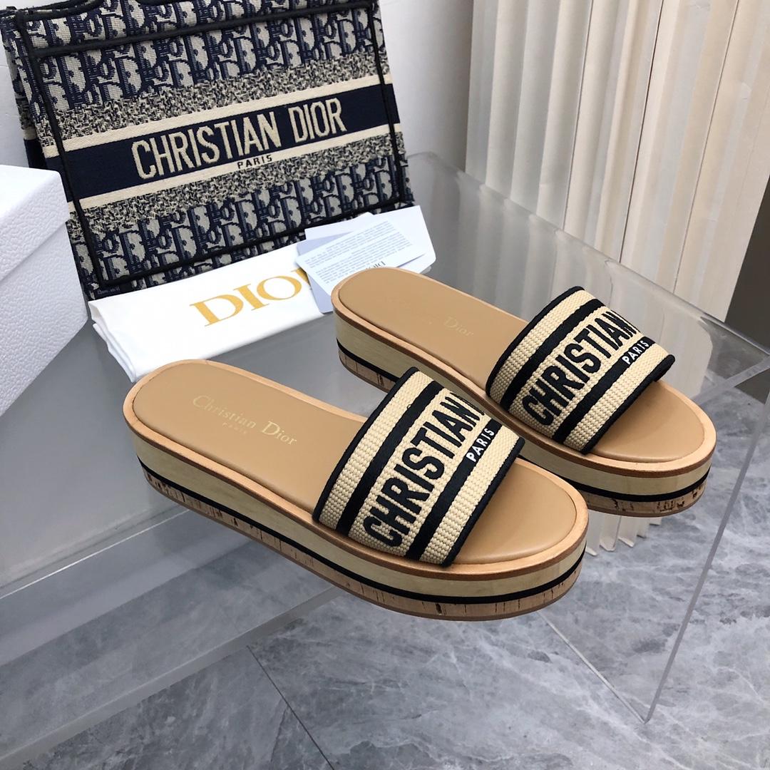 Dior Dioriviera Dway Platform Slide - FashionPlug