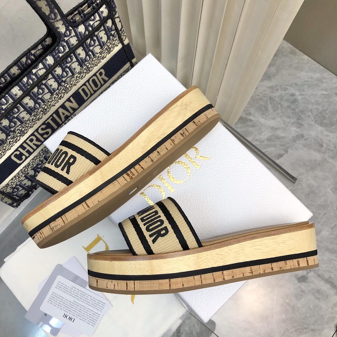 Dior Dioriviera Dway Platform Slide - FashionPlug