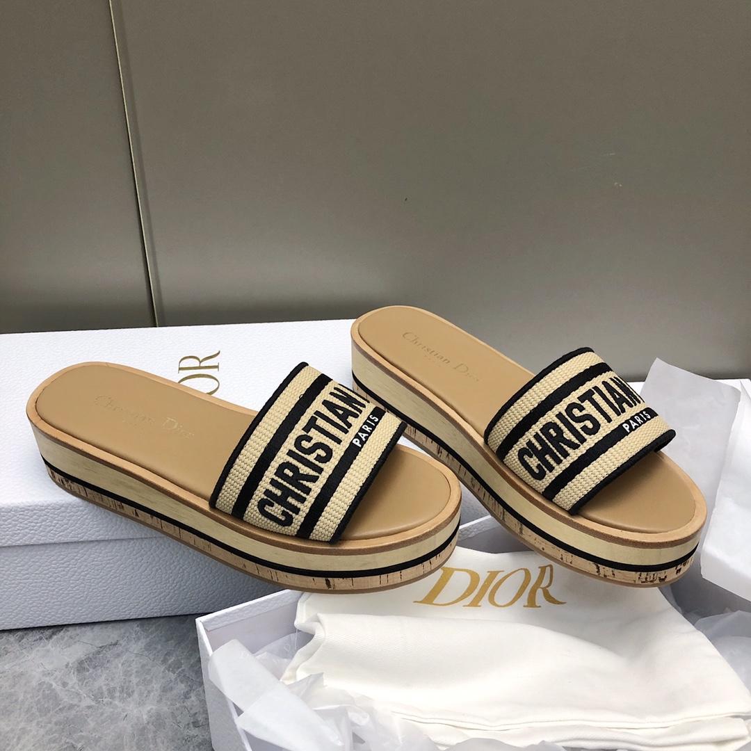 Dior Dioriviera Dway Platform Slide - FashionPlug
