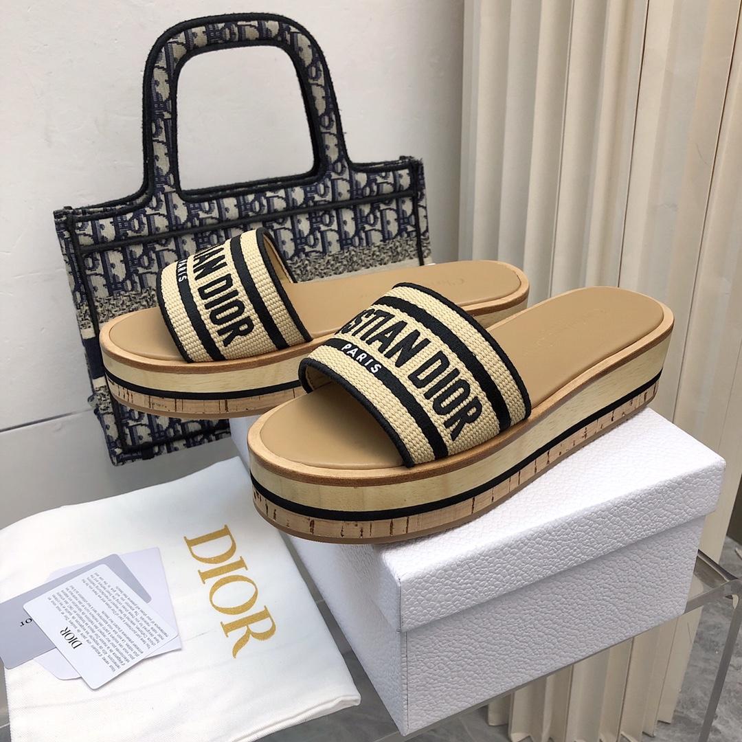 Dior Dioriviera Dway Platform Slide - FashionPlug