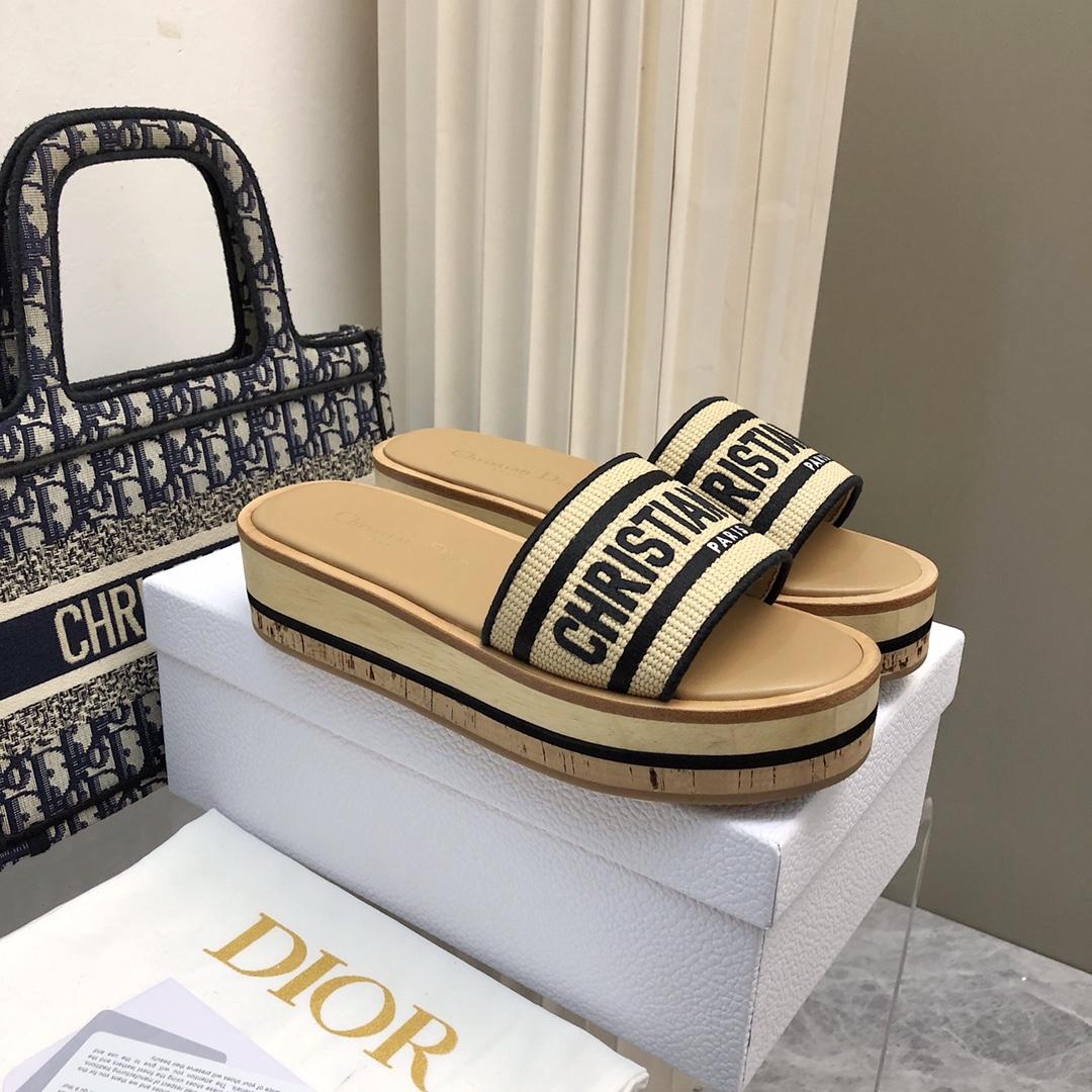 Dior Dioriviera Dway Platform Slide - FashionPlug