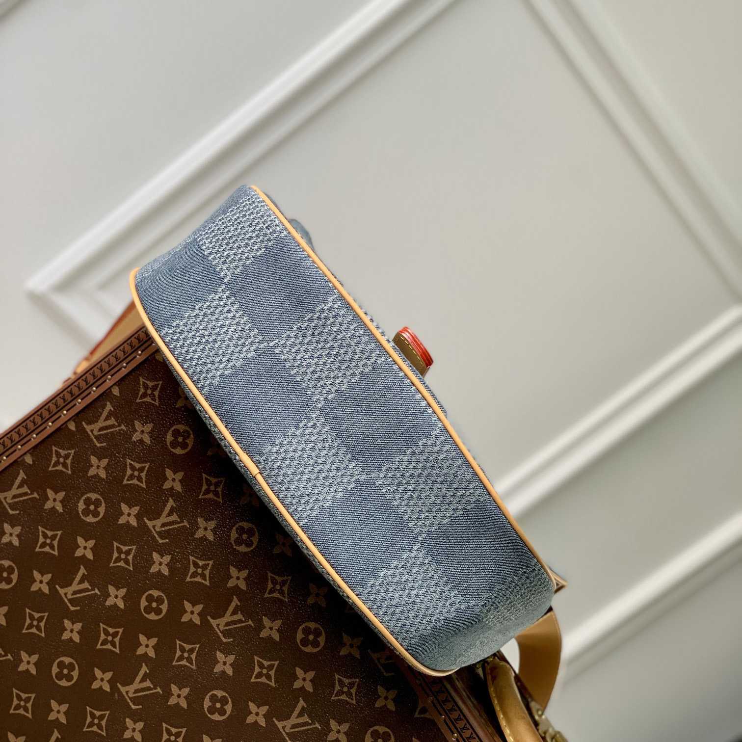 Louis Vuitton Montsouris Messenger MM   - FashionPlug