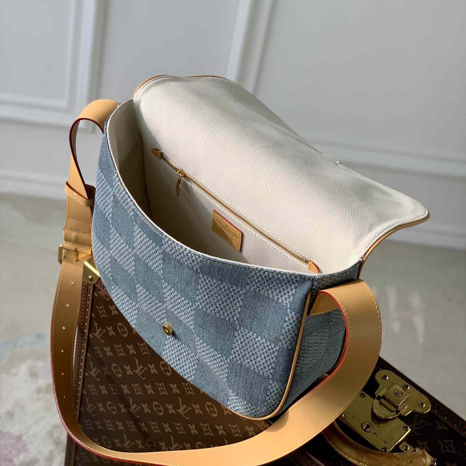 Louis Vuitton Montsouris Messenger MM   - FashionPlug
