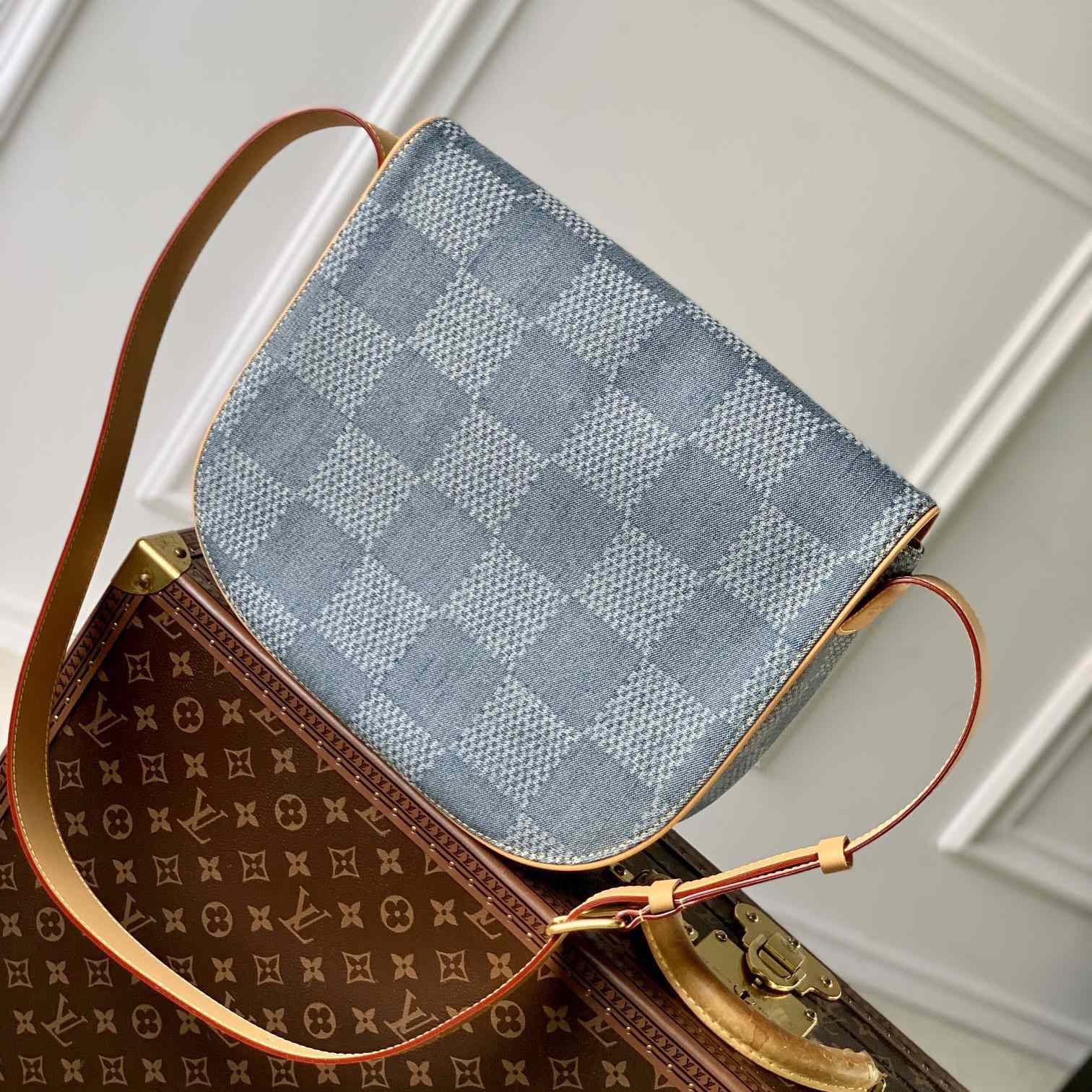 Louis Vuitton Montsouris Messenger MM   - FashionPlug