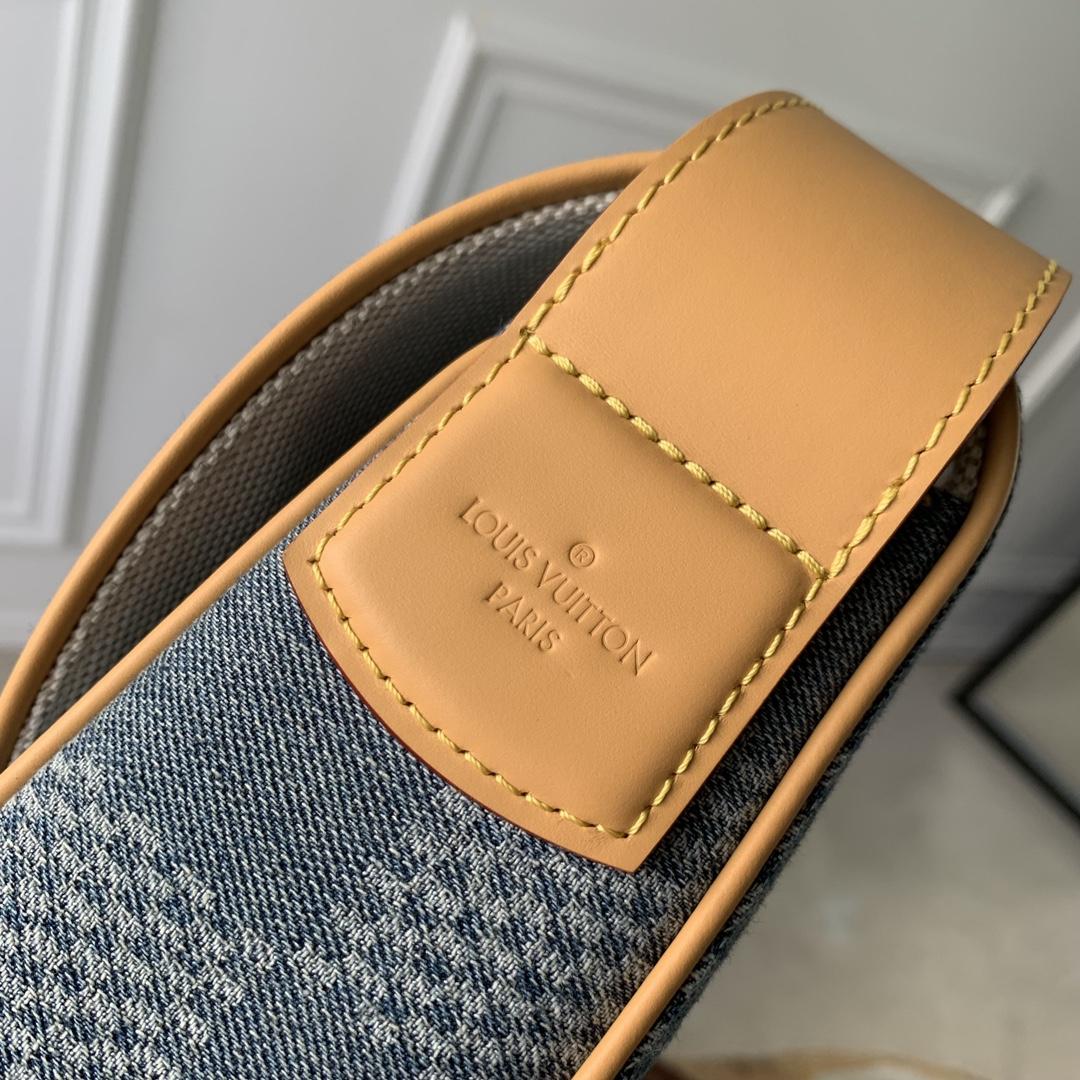 Louis Vuitton Montsouris Messenger MM   - FashionPlug