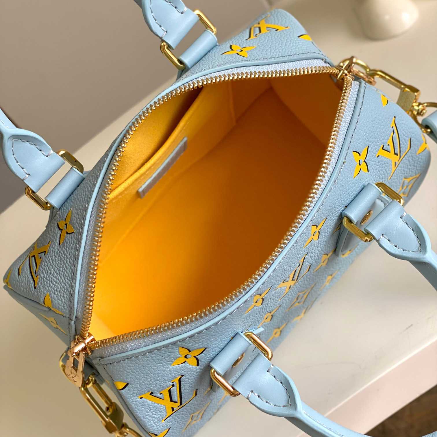 Louis Vuitton Speedy Bandoulière 20   M25454 - FashionPlug
