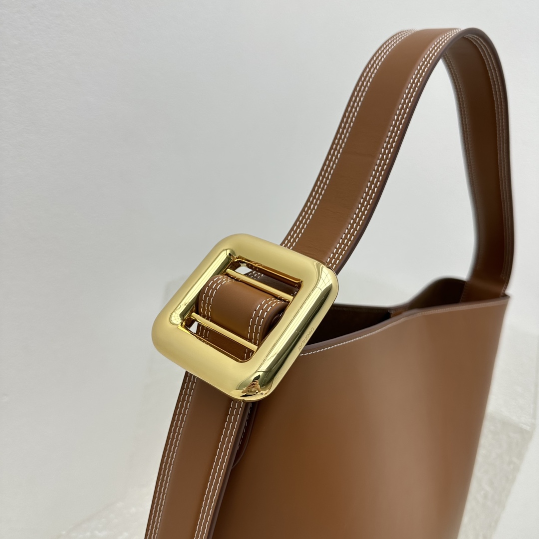 Jacquemus Le Regalo Leather Bucket Bag (30x33x14cm) - FashionPlug