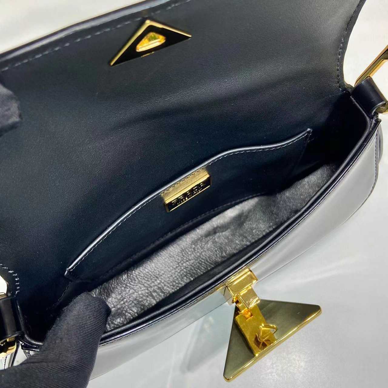 Prada Leather Shoulder Bag  （24x11x4cm） - FashionPlug