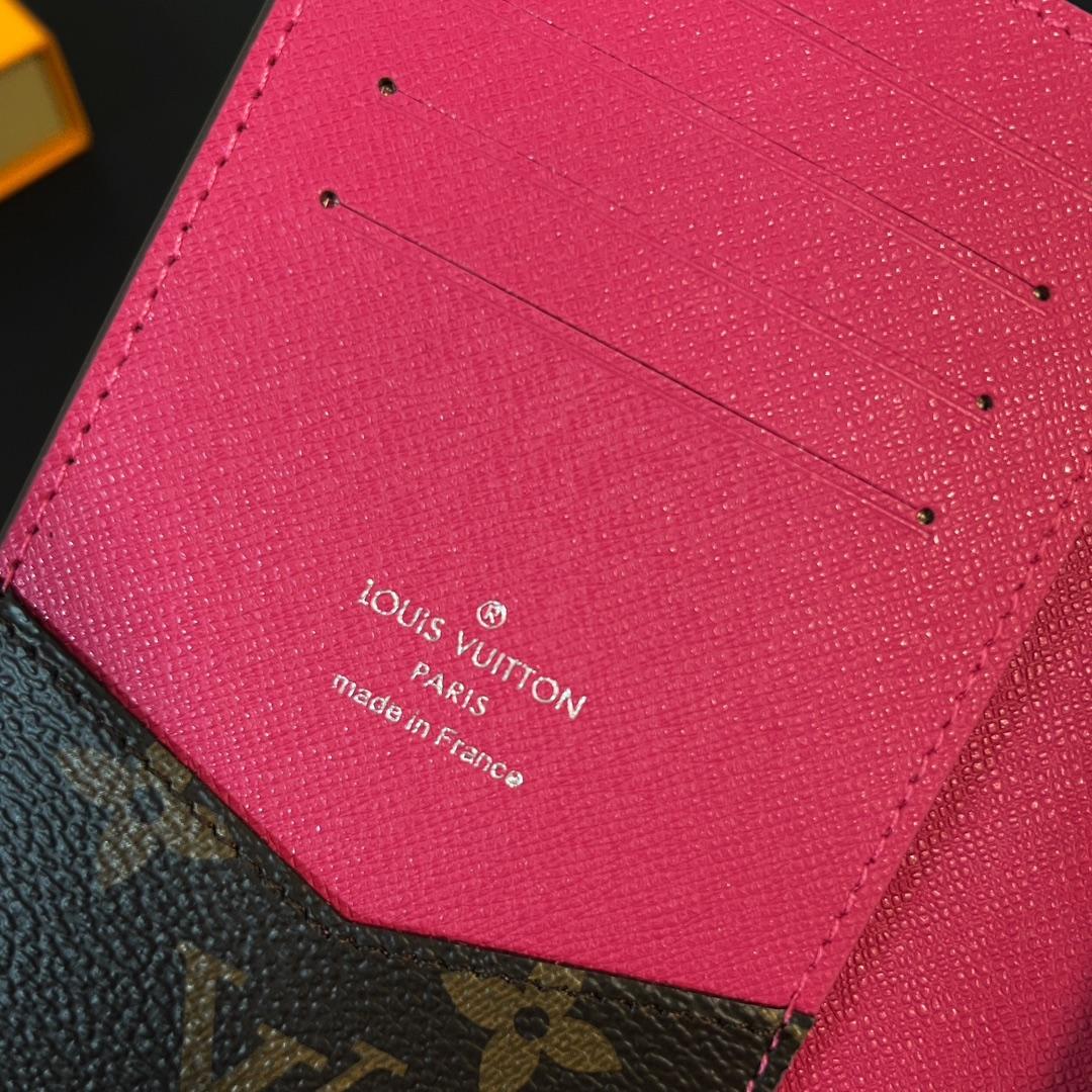 Louis Vuitton Passport Cover   M82866 - FashionPlug