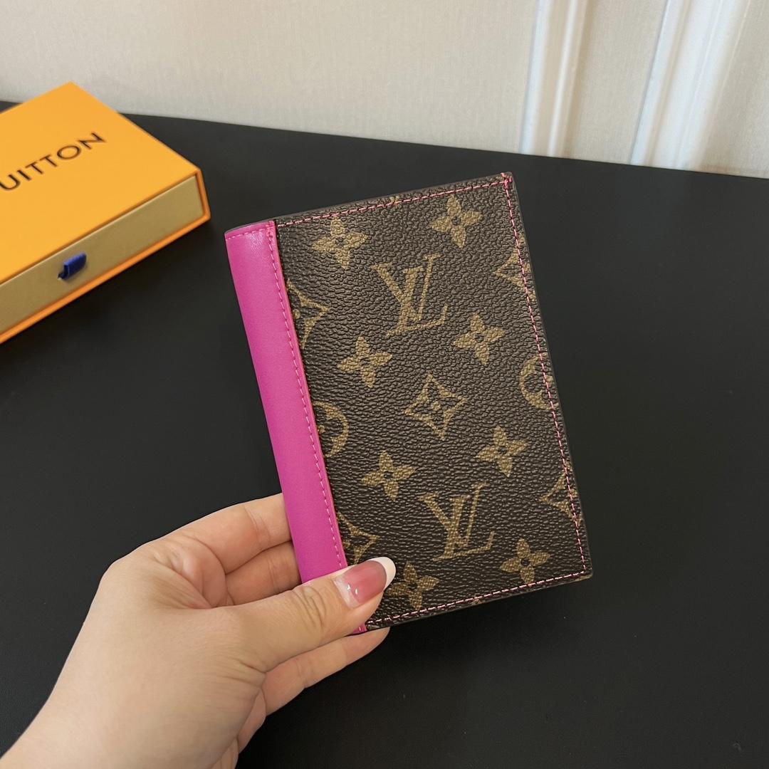 Louis Vuitton Passport Cover   M82866 - FashionPlug