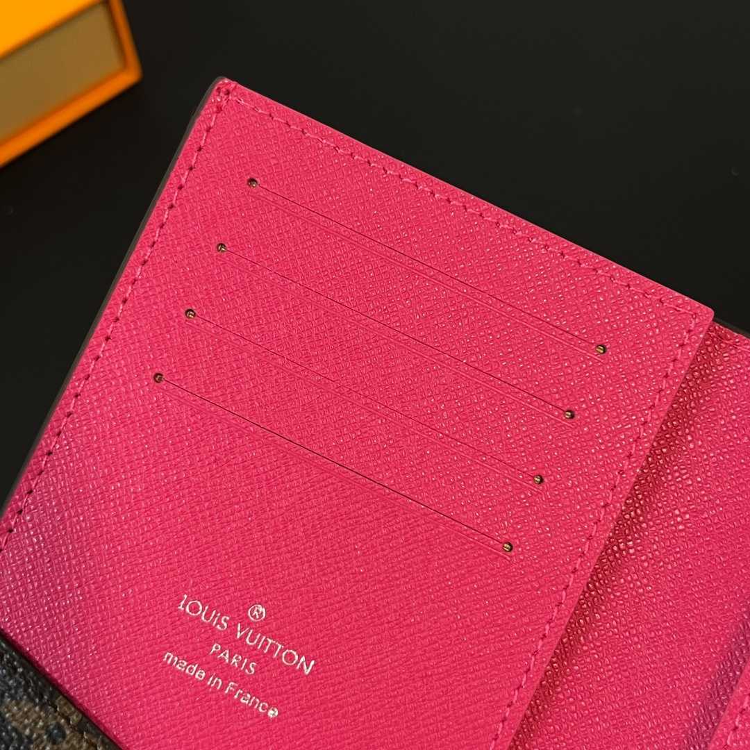 Louis Vuitton Passport Cover   M82866 - FashionPlug