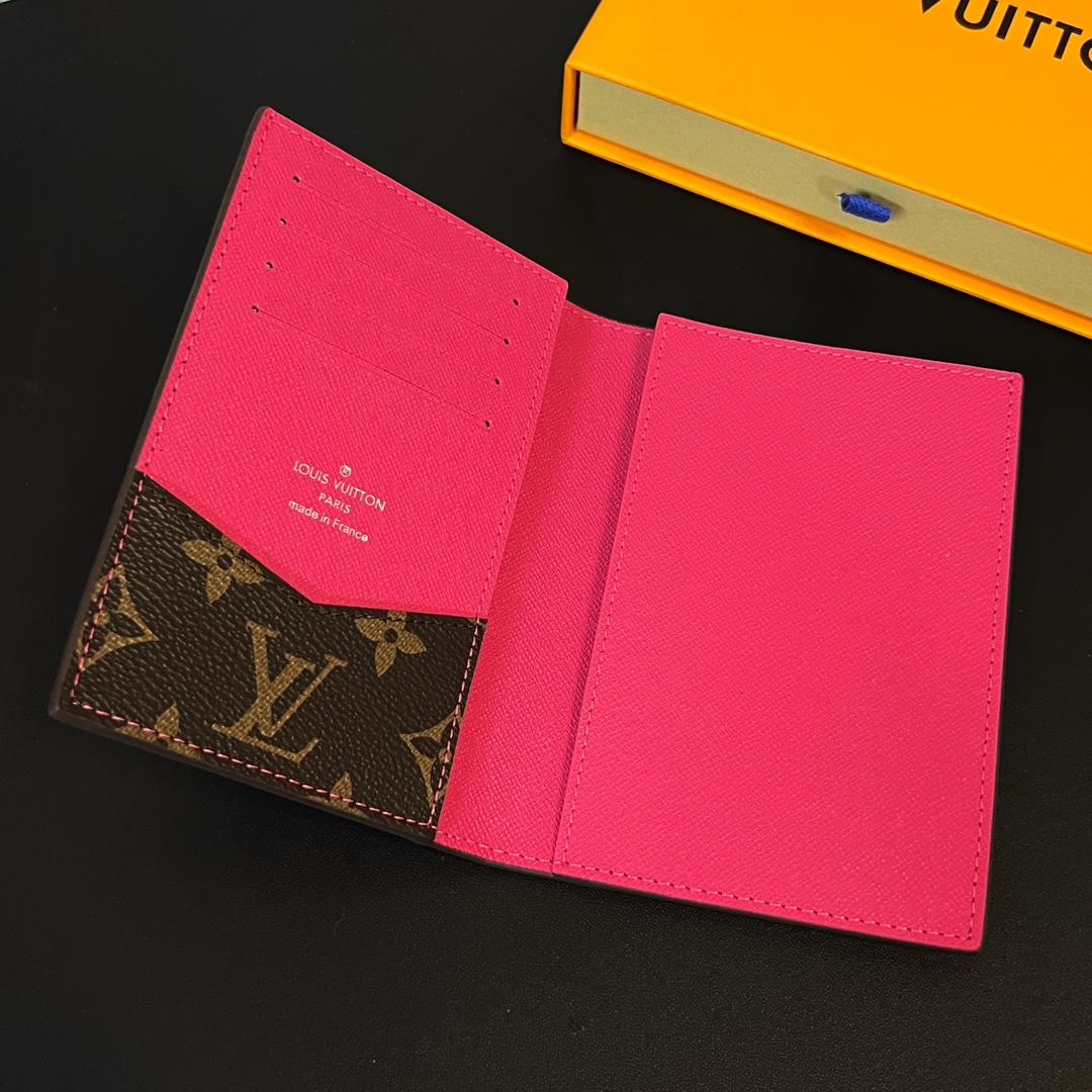 Louis Vuitton Passport Cover   M82866 - FashionPlug