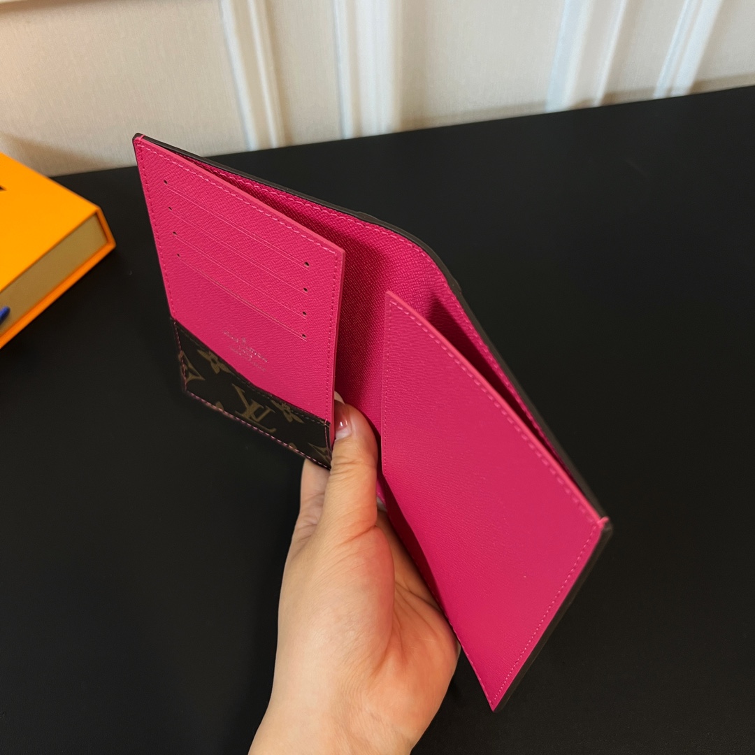 Louis Vuitton Passport Cover   M82866 - FashionPlug