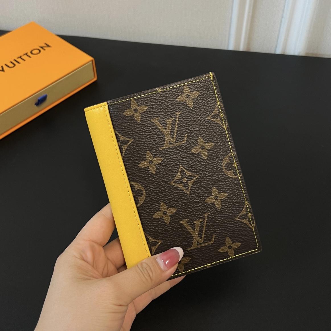 Louis Vuitton Passport Cover   M82864 - FashionPlug