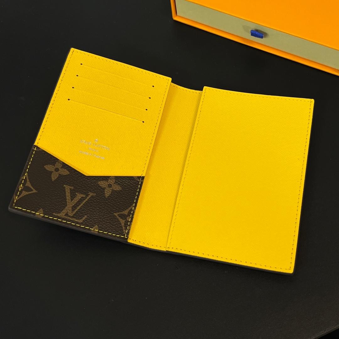 Louis Vuitton Passport Cover   M82864 - FashionPlug