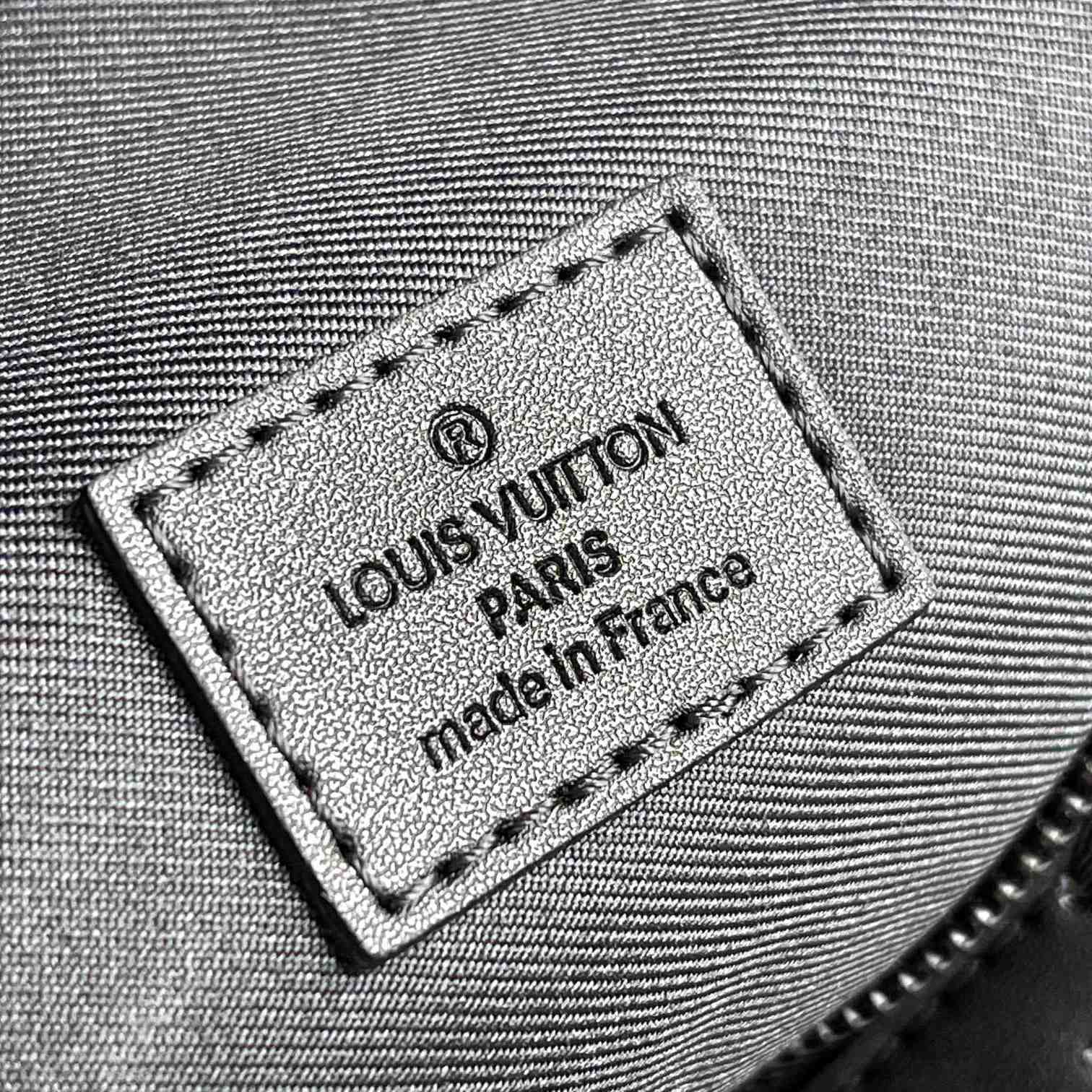 Louis Vuitton Discovery Bumbag  M44388   47-20-9cm - FashionPlug