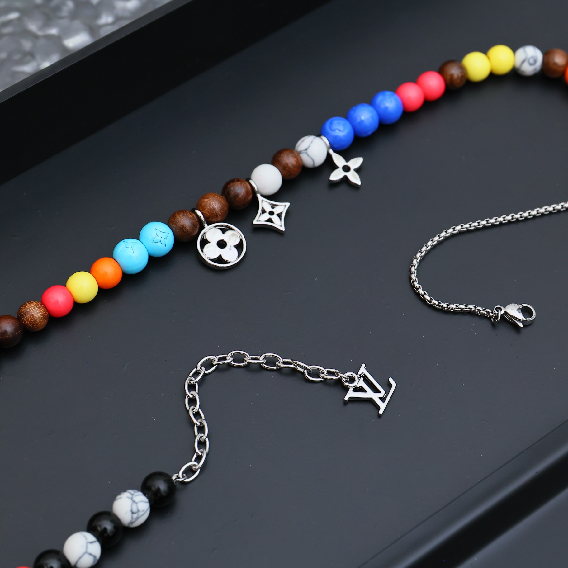 Louis Vuitton LVSurfin ' Beads Necklace    MO1891 - FashionPlug