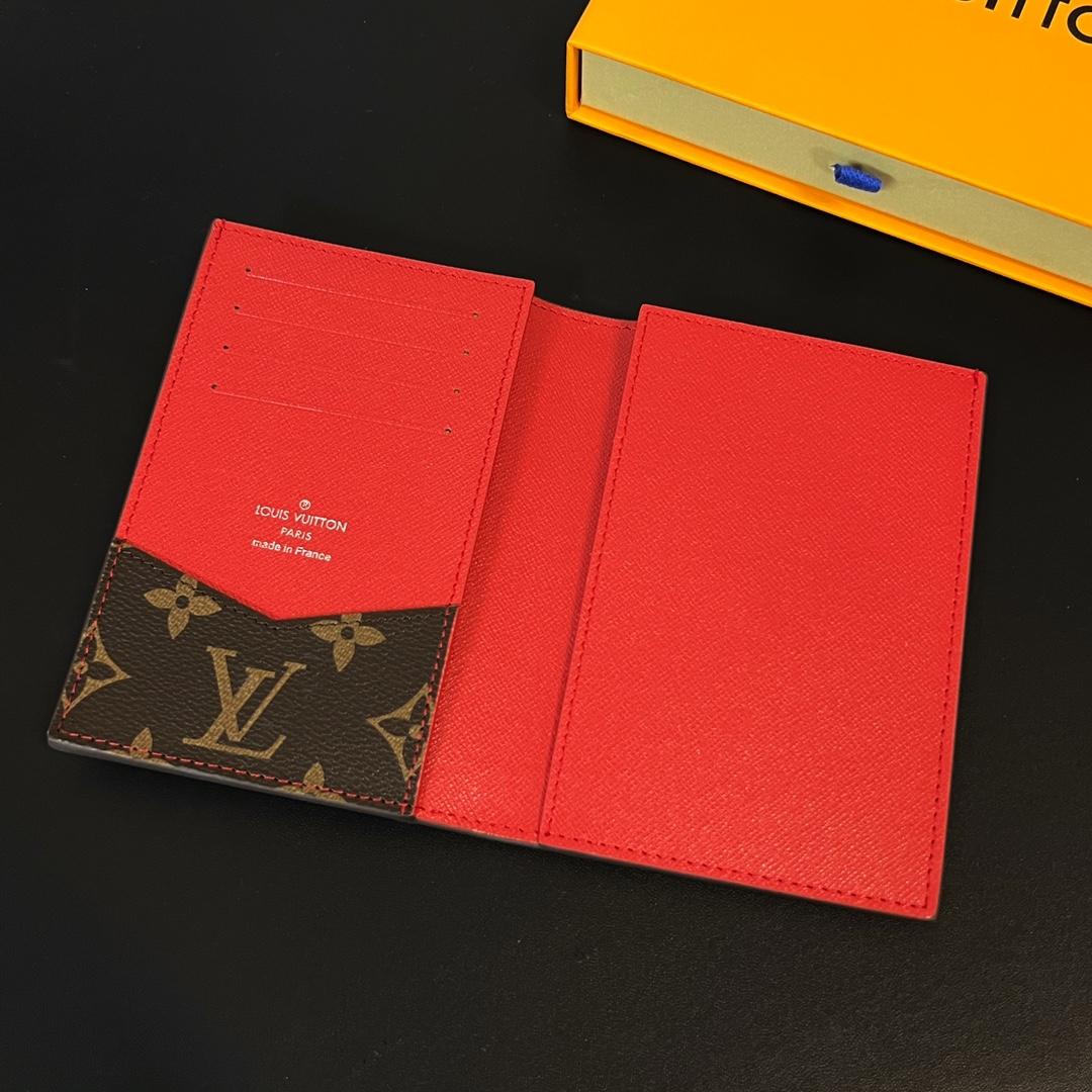 Louis Vuitton Passport Cover   M82862 - FashionPlug