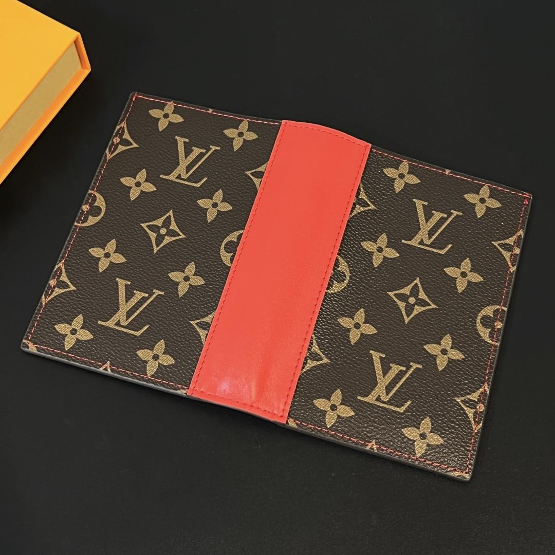 Louis Vuitton Passport Cover   M82862 - FashionPlug