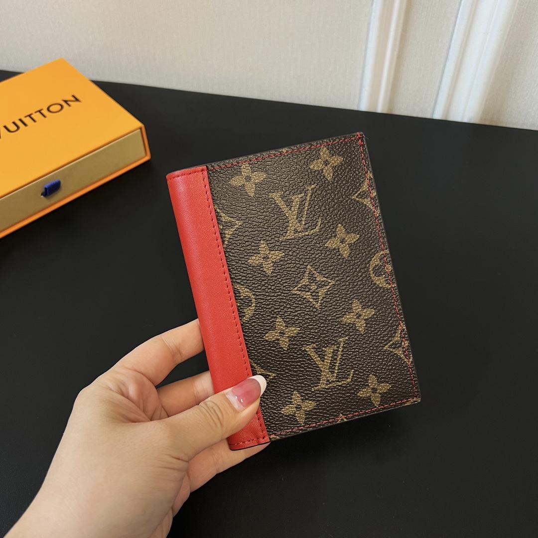 Louis Vuitton Passport Cover   M82862 - FashionPlug