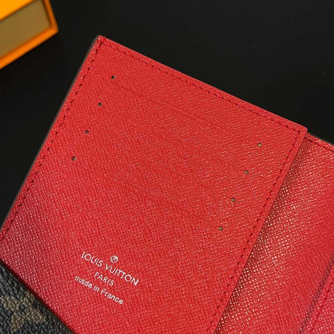 Louis Vuitton Passport Cover   M82862 - FashionPlug