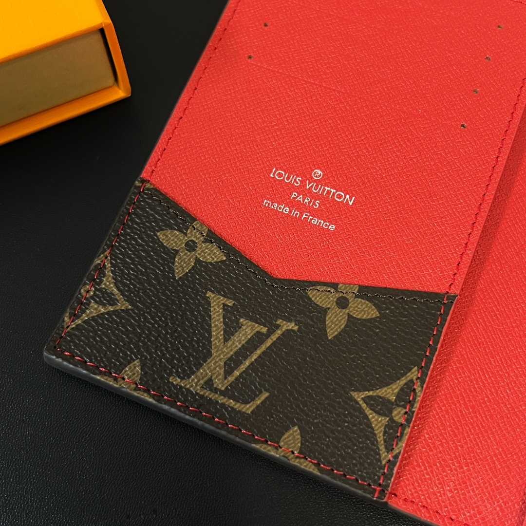 Louis Vuitton Passport Cover   M82862 - FashionPlug