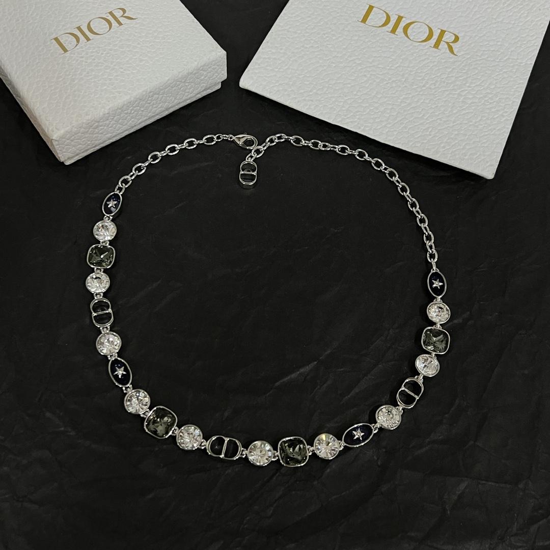 Dior Star Necklace - FashionPlug