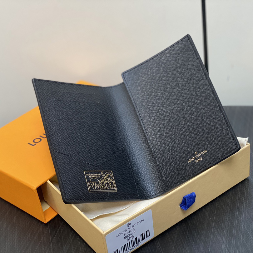 Louis Vuitton Passport Cover  M83479 - FashionPlug
