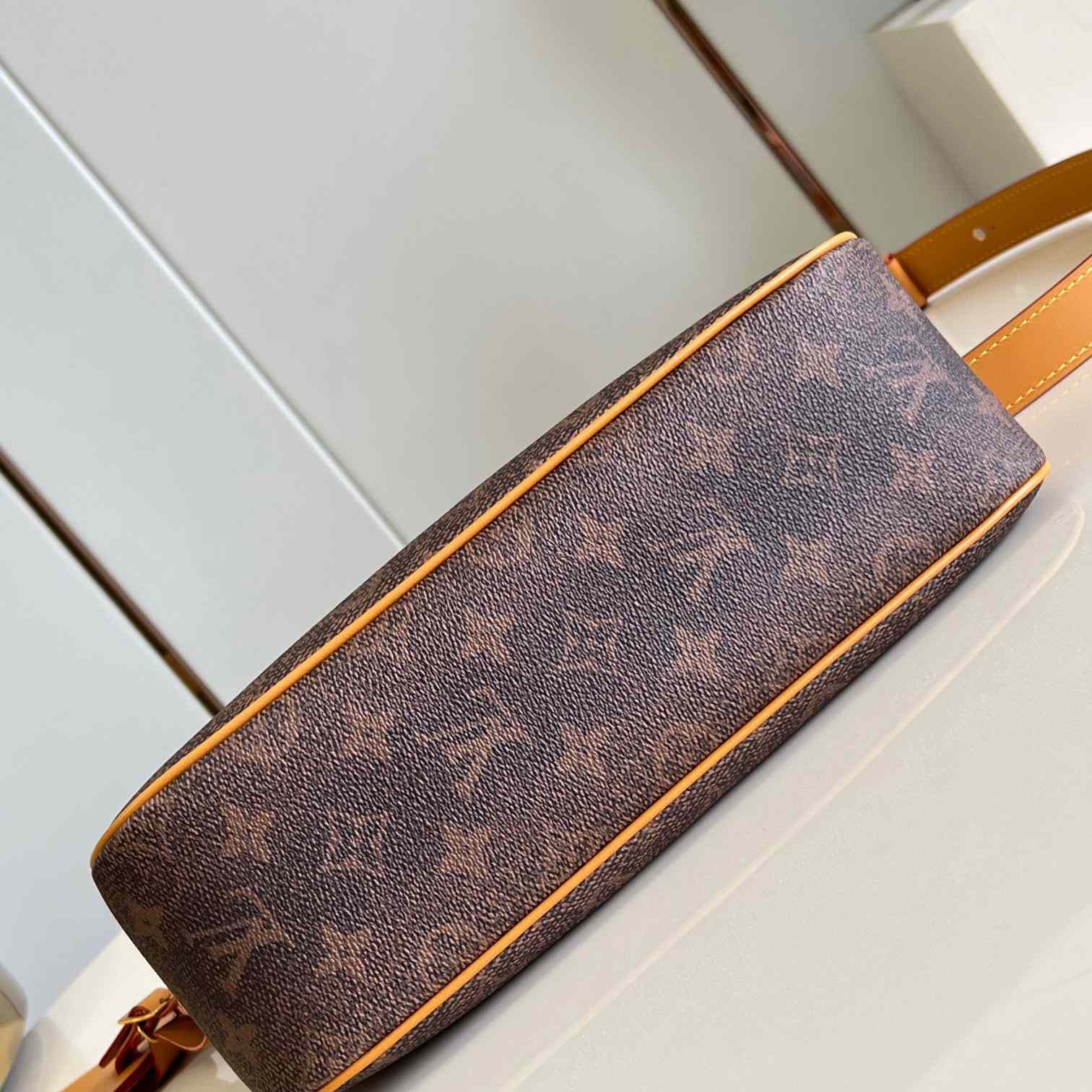 Louis Vuitton Pochette Accessoire XL   M11623 - FashionPlug