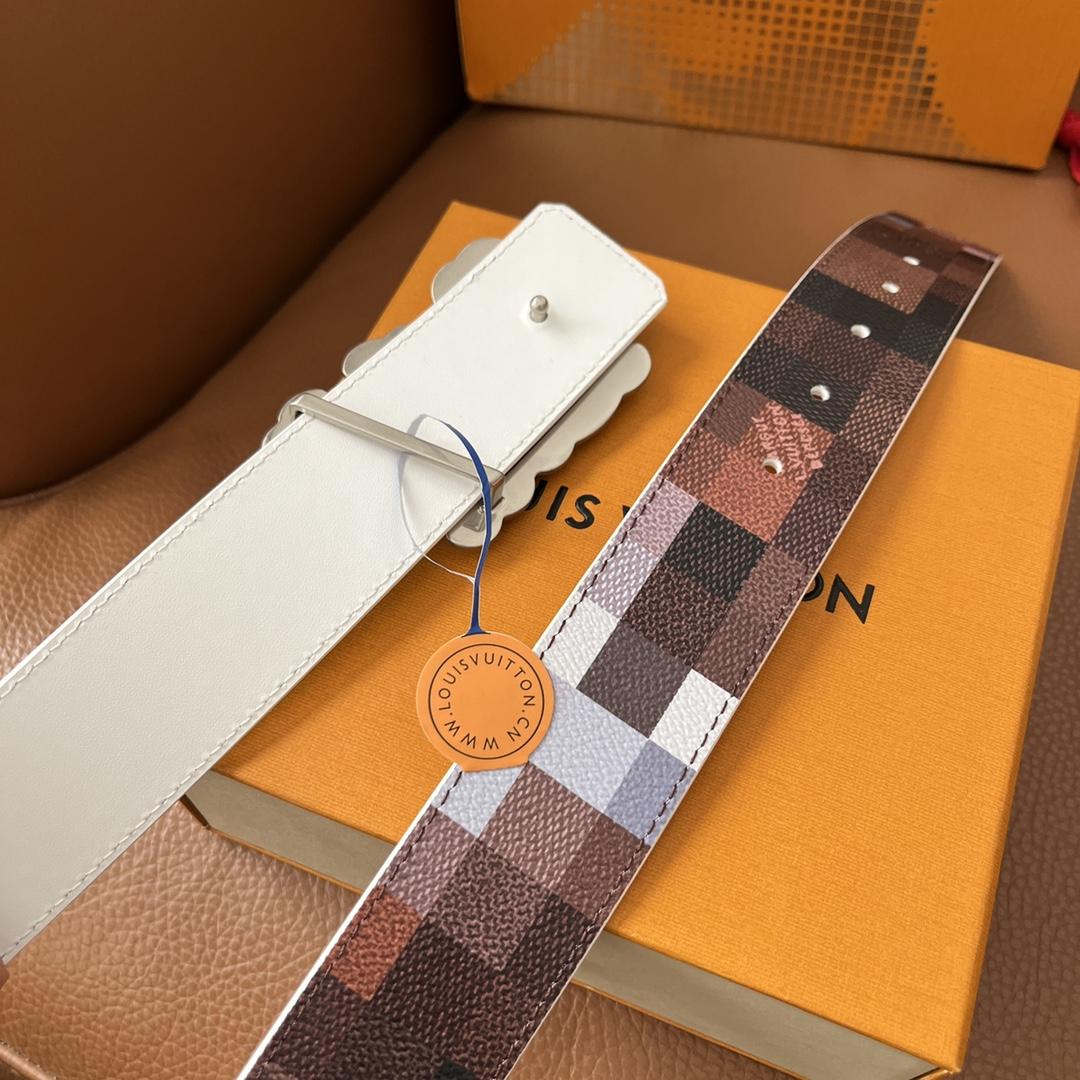 Louis Vuitton LV Initiales 40mm Reversible Belt - FashionPlug