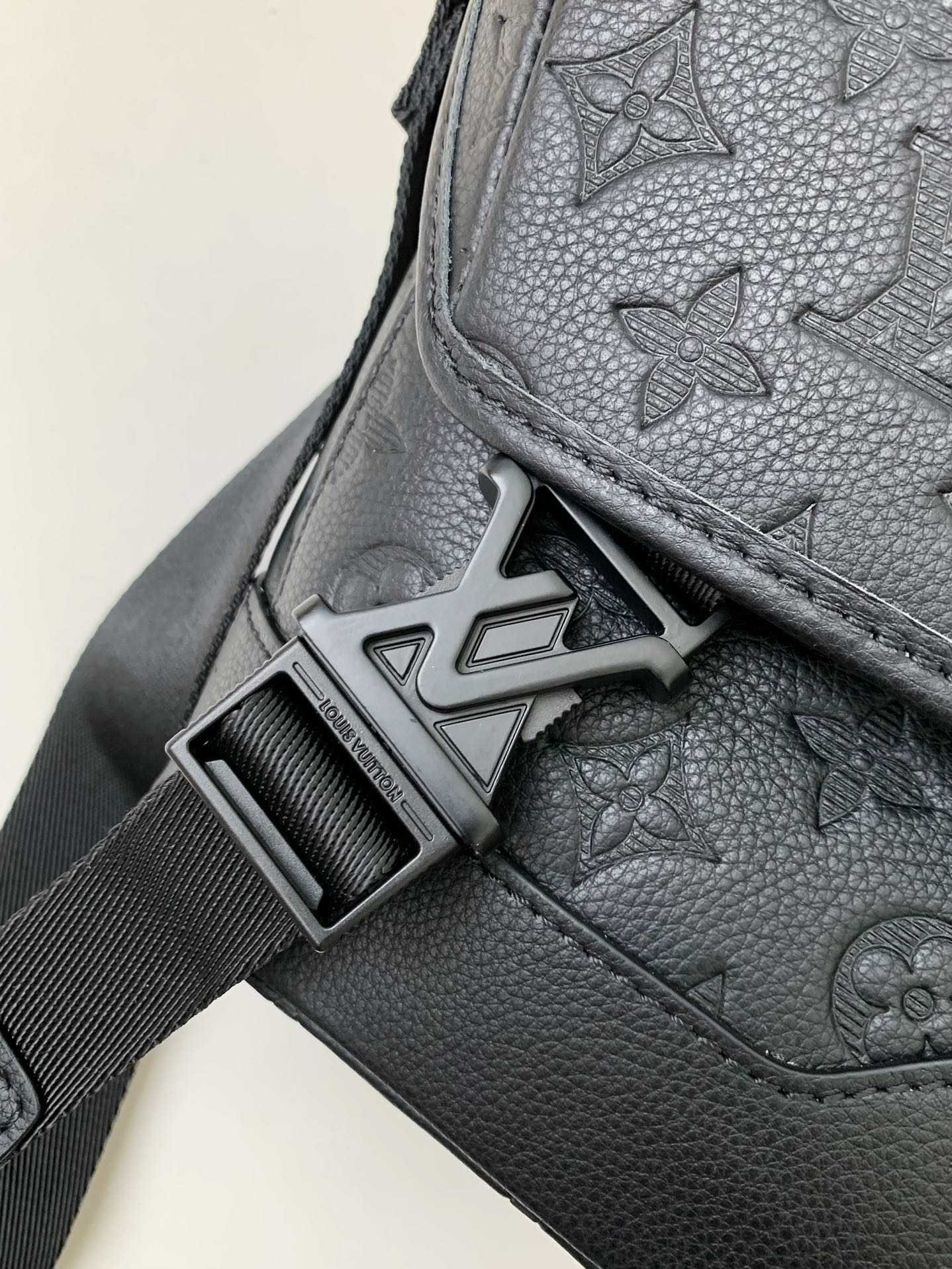 Louis Vuitton Messenger Voyager PM   M25121 - FashionPlug