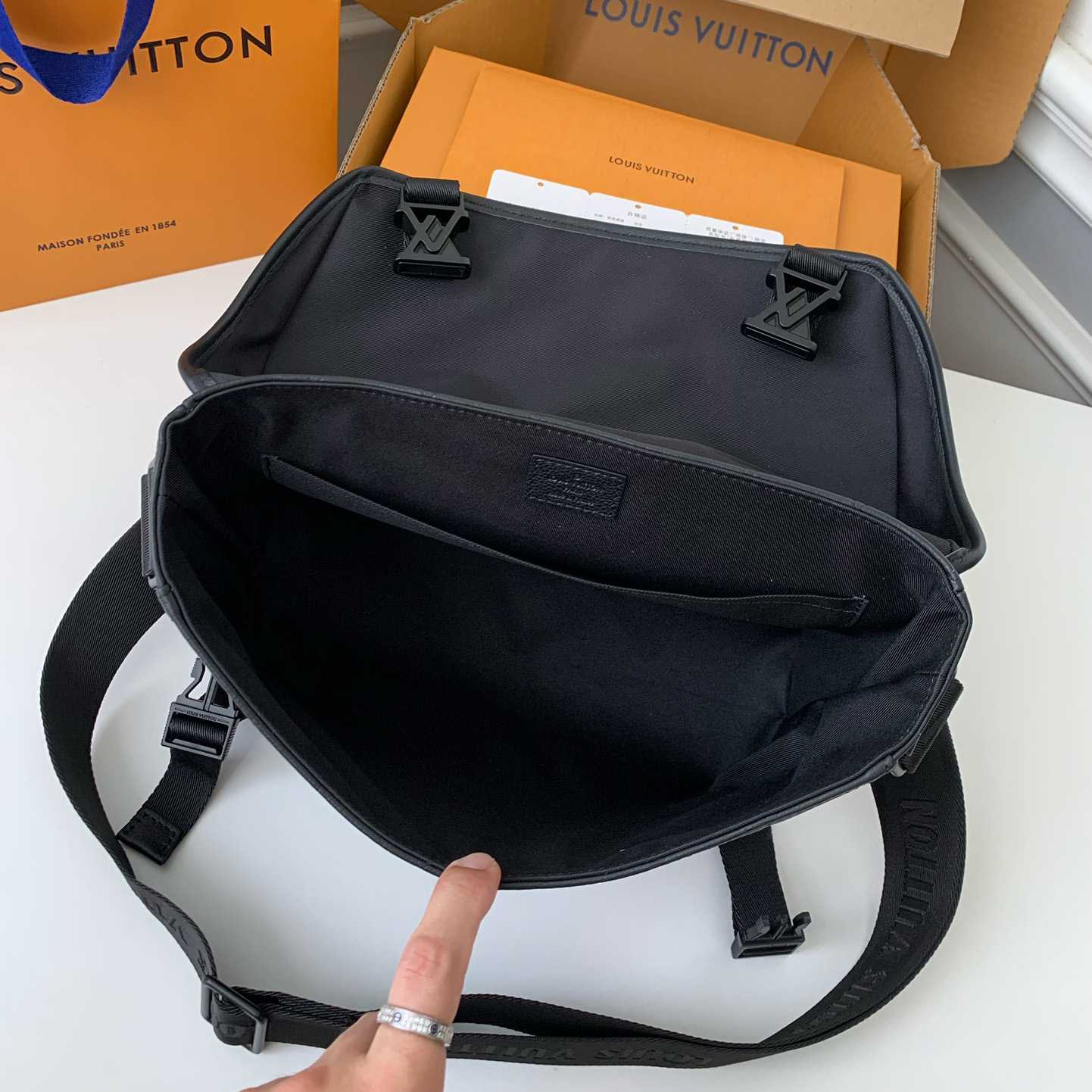 Louis Vuitton Messenger Voyager PM   M25121 - FashionPlug