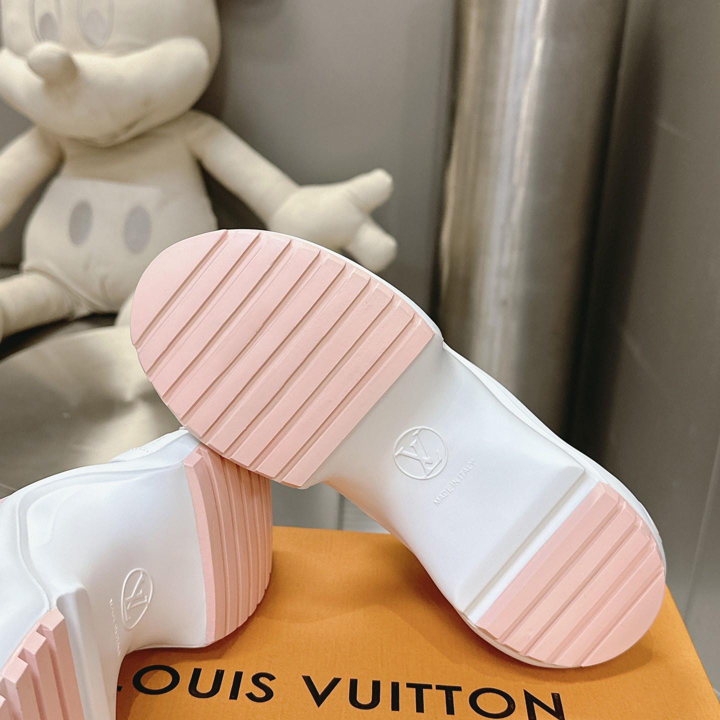 Louis Vuitton LV Archlight Sneaker   1AD28A - FashionPlug