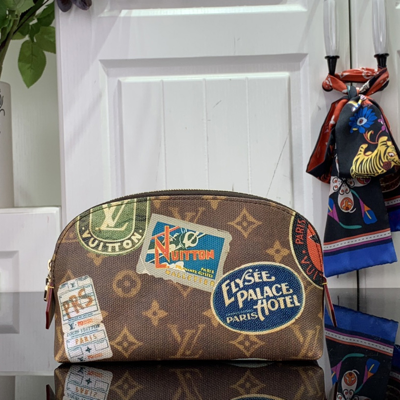 Louis Vuitton Cosmetic Pouch   M83597 - FashionPlug