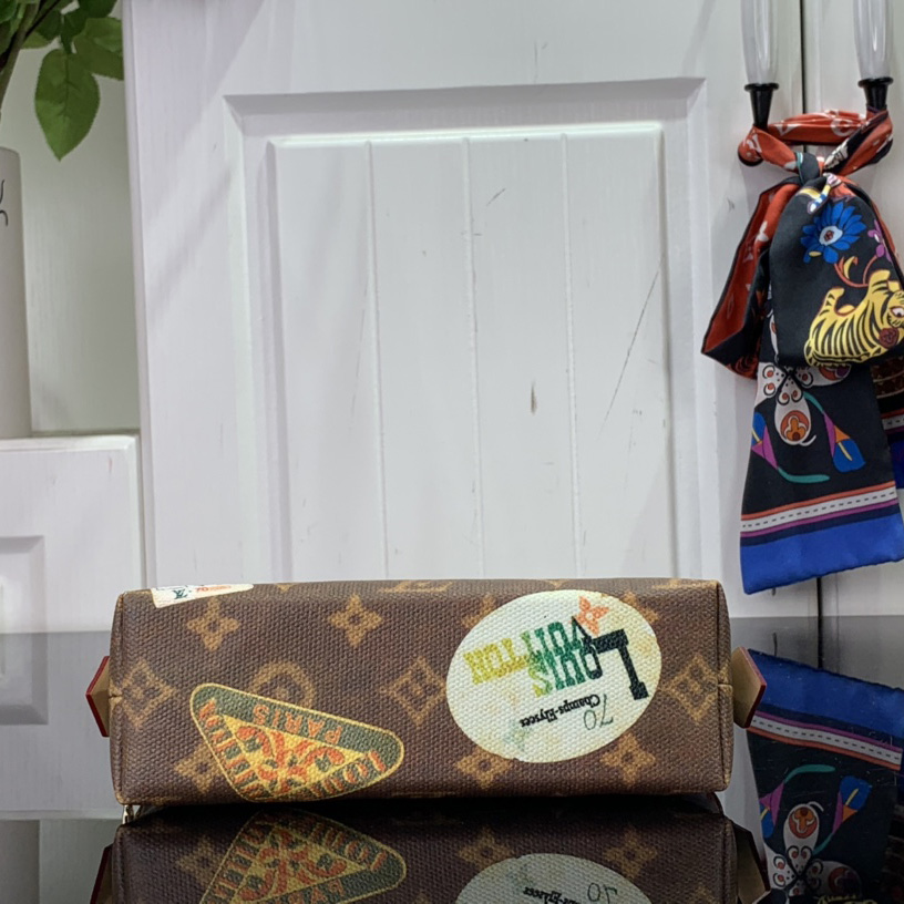 Louis Vuitton Cosmetic Pouch   M83597 - FashionPlug