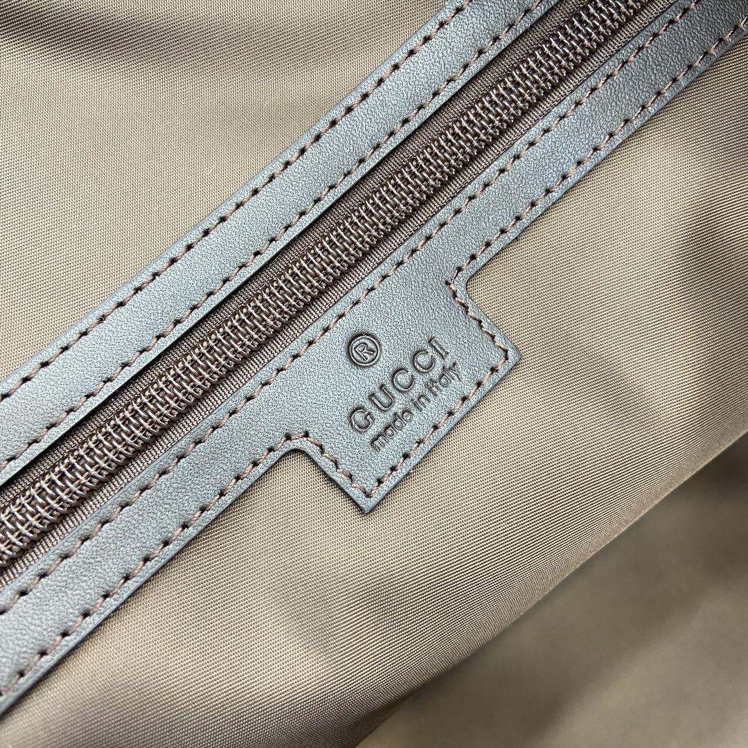 Gucci Medium GG Duffle Bag - FashionPlug