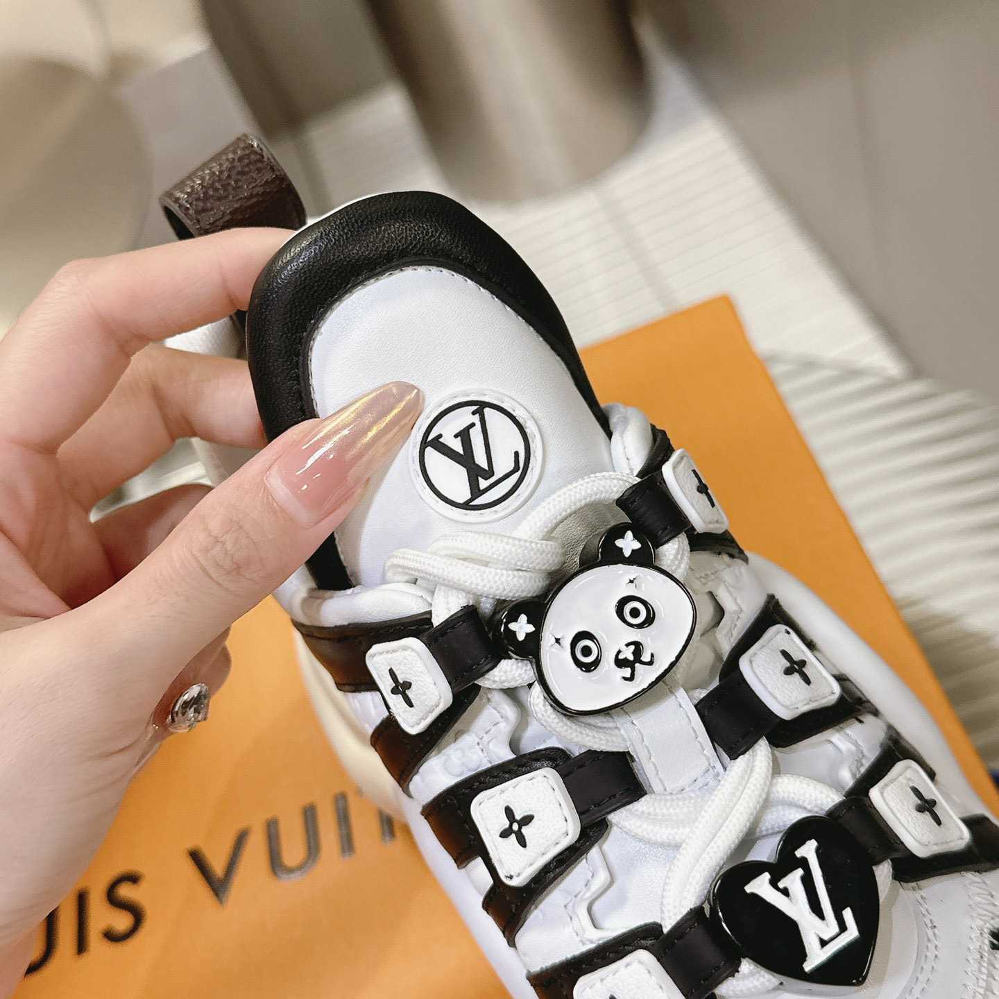 Louis Vuitton LV Archlight Sneaker   1AD2GJ - FashionPlug