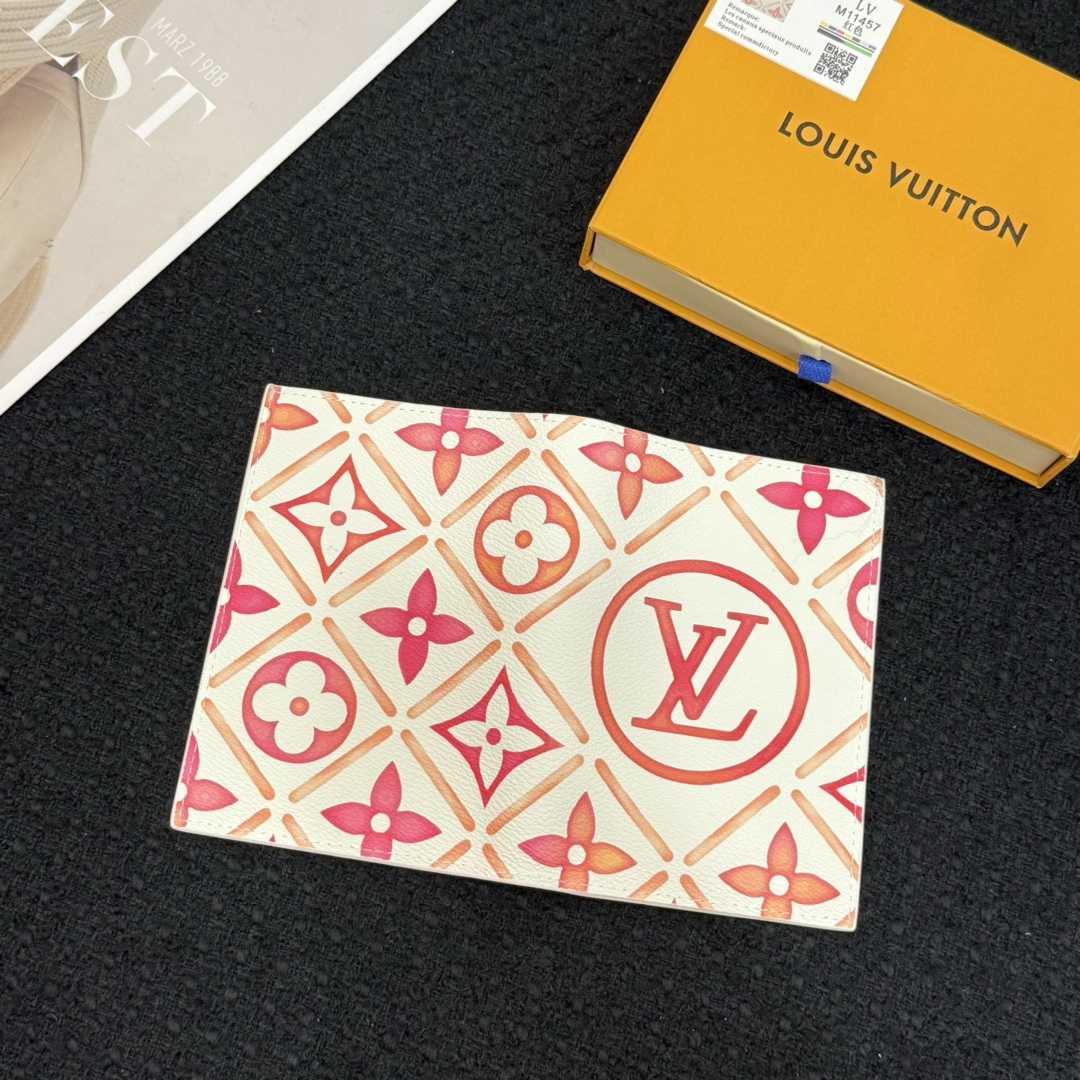 Louis Vuitton Passport Cover   M11457 - FashionPlug