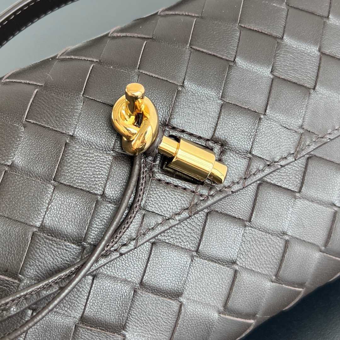 Bottega Veneta Long Clutch Andiamo With Handle - FashionPlug