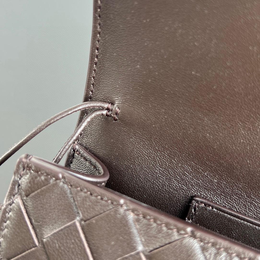 Bottega Veneta Long Clutch Andiamo With Handle - FashionPlug